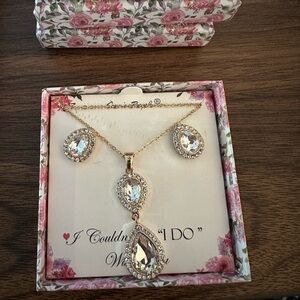 Bridesmaid Gift- Teardrop Earrings and Necklace Set (Gold)